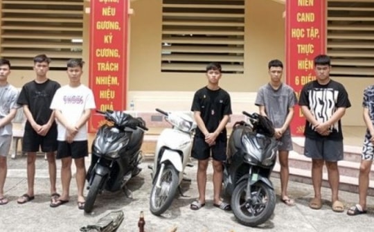 Làm rõ 8 đối tượng bịt khẩu trang, mang dao gây náo loạn đường phố