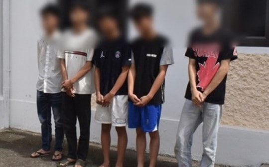 5 thiếu niên vô cớ đánh người đi đường làm một người ngã xe tử vong