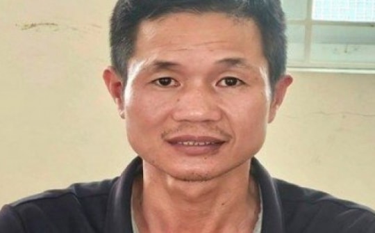 Hành vi bất thường của gã đàn ông sau khi thấy chốt kiểm tra nồng độ cồn