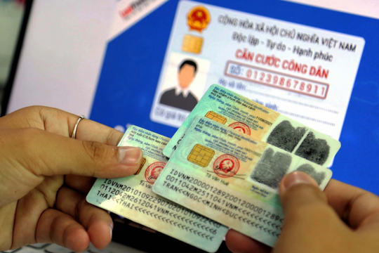 Người lao động làm thẻ căn cước từ ngày 01/7/2024 có bắt buộc phải nhận qua bưu điện?