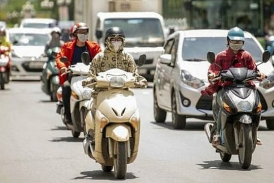 Miền Bắc nắng nóng kéo dài, Nam Bộ đón mưa dông