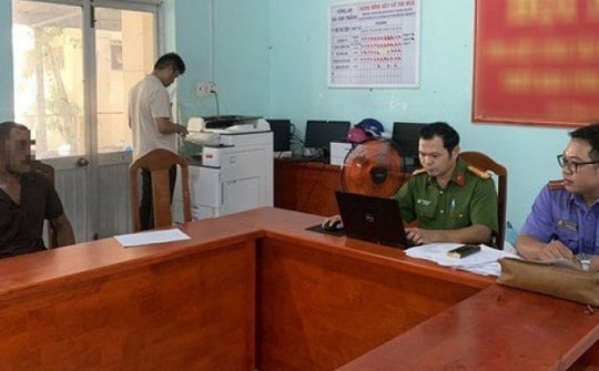 Bị cha dượng xâm hại, bé gái 10 tuổi phải nhập viện cấp cứu