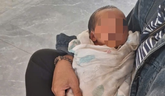 Xót xa cháu bé bị bỏ rơi trước cổng tịnh xá lúc rạng sáng