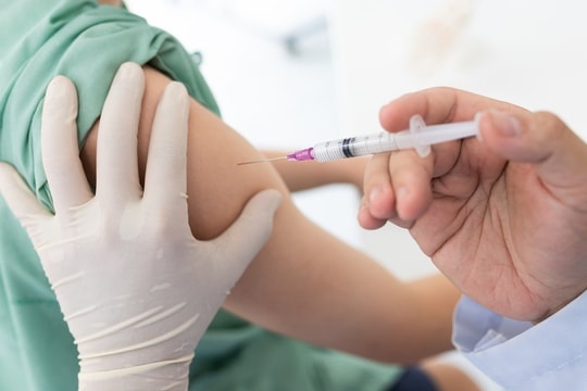 Có cần tiêm vaccine bạch hầu nhắc lại lúc lớn?