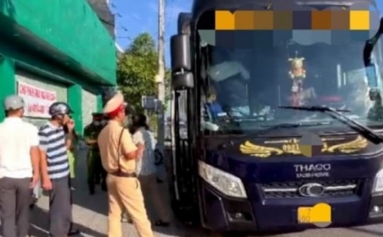 Công an lấy lời khai phụ xe giường nằm bị cô gái tố “sàm sỡ”