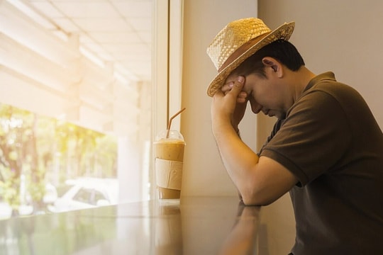 Tự ti vì để vợ nuôi ở nước ngoài