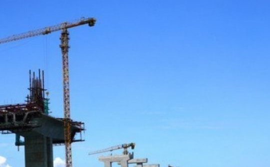 Nhìn gần công trình cầu vượt cửa biển dài nhất miền Trung sắp hợp long