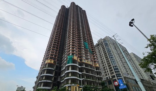 Cao ốc QMS Top Tower 45 tầng 'đắp chiếu' nhiều năm bất ngờ chào bán căn hộ