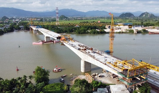 Gấp rút thi công cầu và đường dẫn hơn 1.300 tỷ đồng nối Hải Phòng với Quảng Ninh