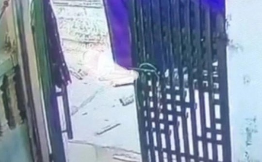 Đang đi trên đường, cụ ông 70 tuổi bất ngờ bị đánh tử vong