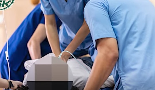 Người thân bàng hoàng kể lại giây phút phát hiện cháu bé trúng độc Xyanua: Bất tỉnh trong nhà vệ sinh