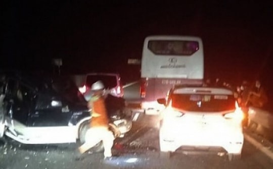 Ôtô va chạm xe khách trên cao tốc Trung Lương, 3 người chết