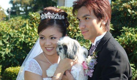 'Hoàng tử nhạc vàng' tuổi 53 viên mãn bên người vợ kín tiếng cùng các con