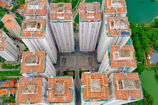 Nghịch lý chung cư giá rẻ ở Hà Nội: Nơi giữ giá 10 triệu/m2 mở bán hơn 20 lần mới hết, nơi tăng giá gần 3 lần dù chưa có sổ hồng