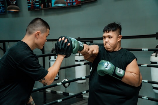 Chàng trai bị suy dinh dưỡng dù nặng 230kg