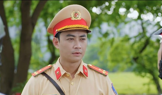 Tiến Lộc giữ khoảng cách với bạn diễn nữ, biết trước sẽ bị ném đá vì vai công an