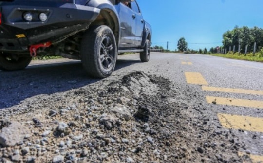 Tuyến đường hàng chục tỷ đồng mới sử dụng 1 năm đã gãy sụp, xuống cấp