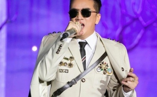 Mức phạt dành cho ca sĩ Đàm Vĩnh Hưng vụ đeo "huy hiệu lạ"