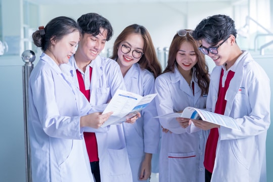 QUY ĐỊNH MỚI: Tiêu chuẩn, điều kiện xét thăng hạng viên chức chuyên ngành y, dược, dân số