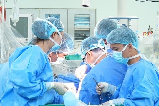 Em dâu hiến gan cứu anh chồng