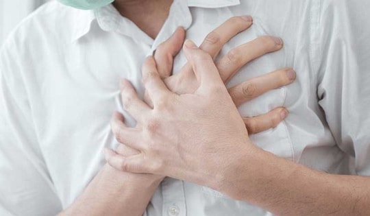 Đau ngực cảnh báo bệnh gì?