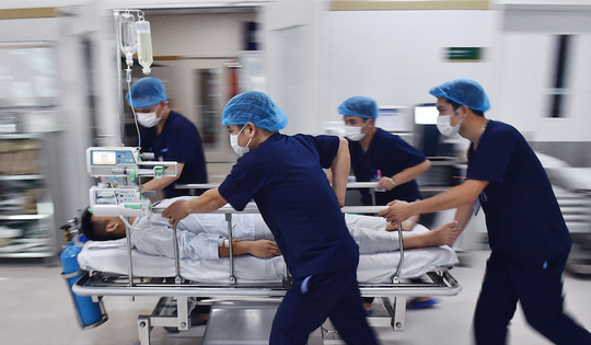 Người đàn ông trẻ phải đi cấp cứu trong đau đớn vì bệnh thường gặp