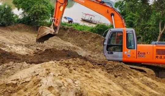 Khởi tố hai đối tượng đổ trộm gần 200 tấn chất thải độc hại