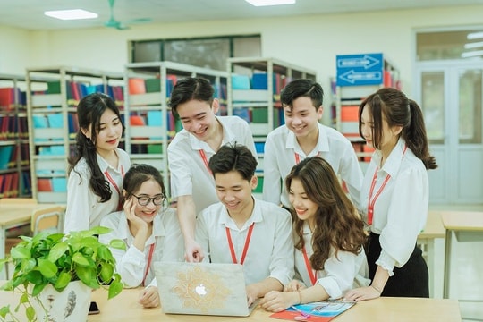 THI TỐT NGHIỆP THPT 2024: Phổ điểm Tổ hợp D01 (Toán, Ngoại ngữ, Ngữ Văn)