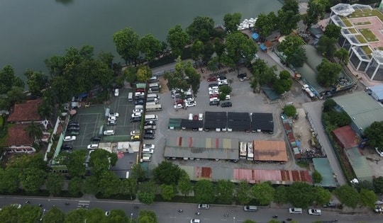 Loạt dự án bãi xe Hà Nội quây tôn bất động, đất dự án thành bãi xe ‘lậu’