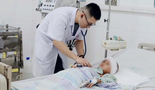 Bé trai 7 tuổi thoát cửa tử sau khi gặp nạn chấn thương sọ não nguy kịch