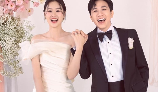 Đám cưới Anh Đức và vợ kém 12 tuổi có 1 quy định gây tranh cãi giống hôn lễ hào môn của Midu