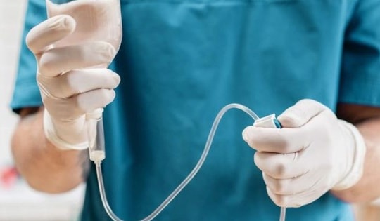 Người đàn ông bất ngờ phát hiện mắc 2 loại ung thư thừa nhận thường xuyên có thói quen nhiều người Việt mắc phải