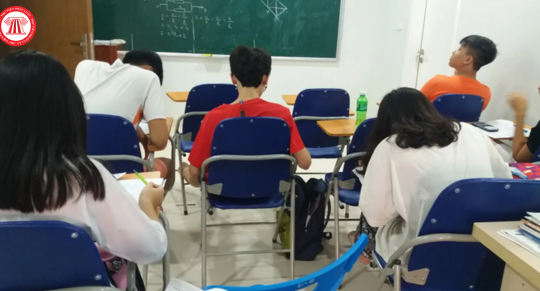 Giáo viên giảng dạy trong các cơ sở công lập có được dạy thêm ngoài trường không?