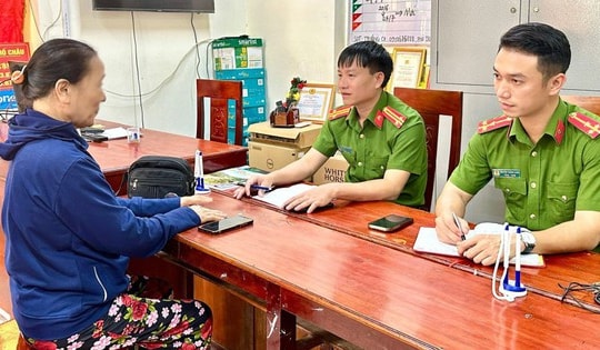 Cụ bà suýt mất 900 triệu sau cuộc gọi từ công an 'dỏm'