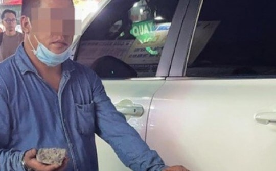 Xác định được thanh niên đập kính ô tô 7 chỗ