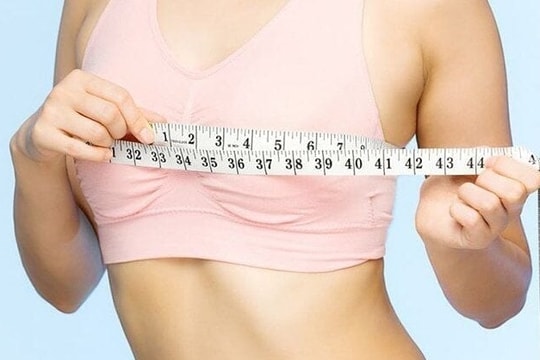 Bé gái 7 tuổi phổng phao như thiếu nữ vì dậy thì sớm