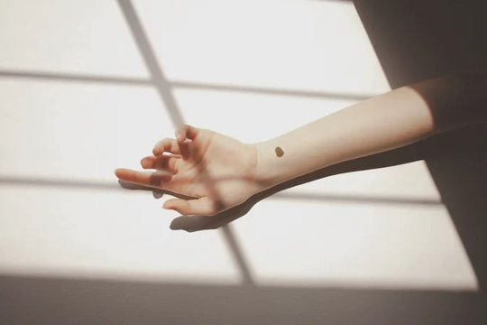 5 dấu hiệu nhận biết ung thư hắc tố da, bạn nên đối chiếu ngay với nốt ruồi của mình!