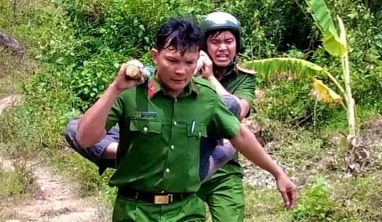 Bộ Công an gửi thư khen vụ băng rừng cứu 2 người bị ong đốt nguy kịch