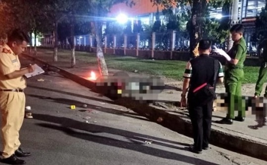 Đà Nẵng: Chạy xe máy lao lên lề đường, 3 thiếu nữ tử vong