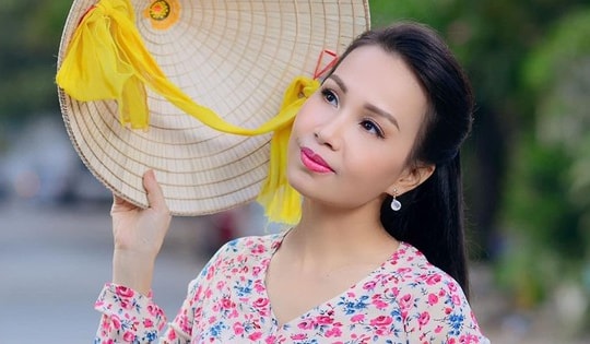 Ca sĩ Cẩm Ly trở lại sân khấu sau biến cố bệnh tật ở tuổi 54