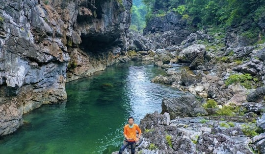 Khám phá hệ thống hang động Hung Thoòng nằm sâu trong khu rừng nguyên sinh