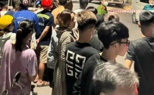 Ghen vô cớ, chồng dùng tua-vít đâm vợ