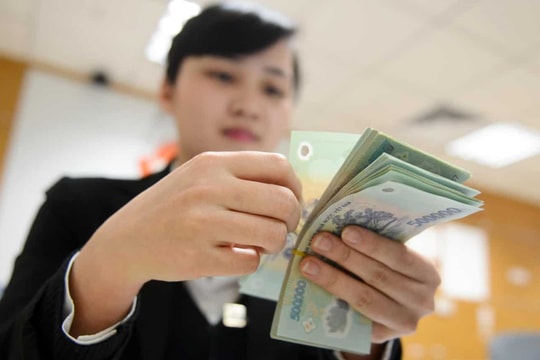 Ngân hàng cho vay món tiền nhỏ dễ dàng hơn, "tín dụng đen" sắp hết đất sống?