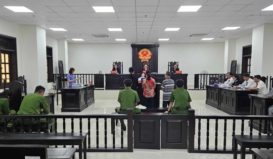 Dùng sổ đỏ giả để lừa gần 1,3 tỷ đồng