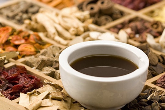 Uống thuốc đông y để bồi bổ, bạn nên biết những lưu ý này