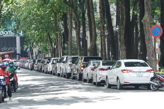 Biển báo cấm dừng xe và đỗ xe