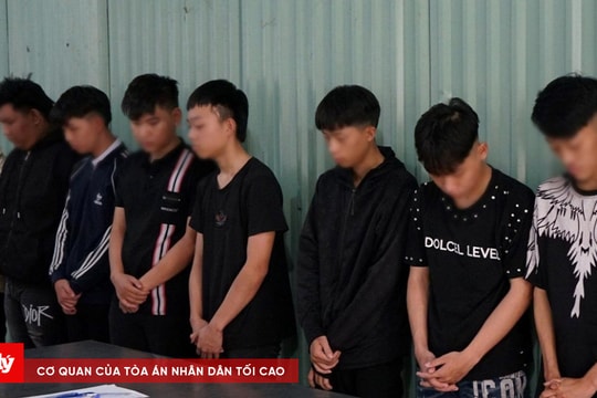 Nhóm thanh thiếu niên mang dao phóng lợn náo loạn đường phố