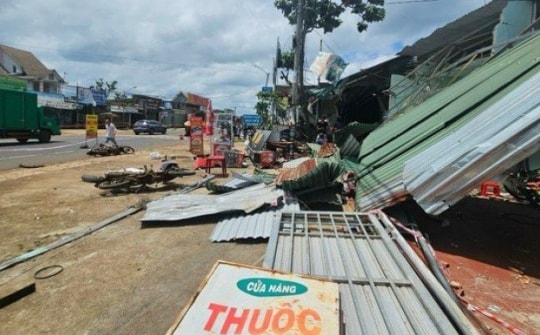 Tin mới vụ xe container tông nhà dân làm 3 người tử vong ở Đắk Nông