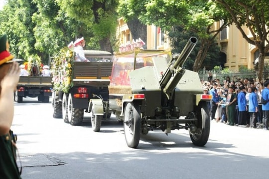 Tổng Bí thư Nguyễn Phú Trọng về với đất mẹ