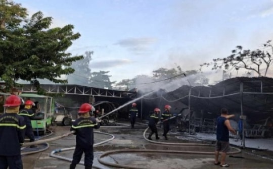 21 xe điện du lịch ở Hội An bị thiêu rụi